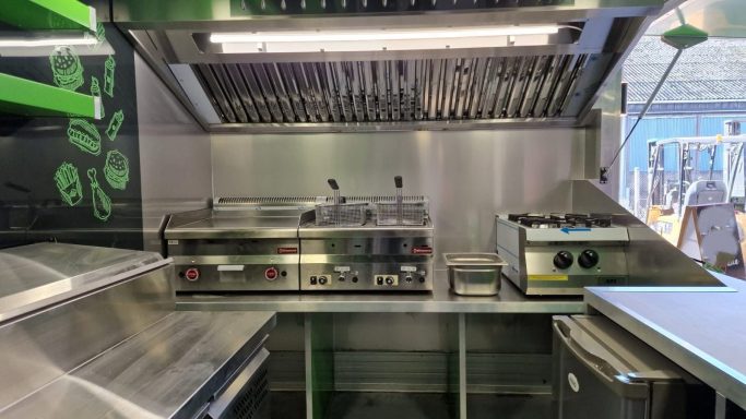 Food Truck, camion magasin, remorque food truck, stand fixe, snack, rôtisserie, sandwitcherie