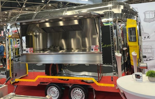 Food Truck, camion magasin, remorque food truck, snack, sandwitcherie, rôtisserie, crêpes, gauffres, bar, bar à jus, bar à smoothie, sushi